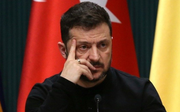 Ο Ζελένσκι αντικατέστησε τον αρχηγό των ενόπλων δυνάμεων στην Ουκρανία