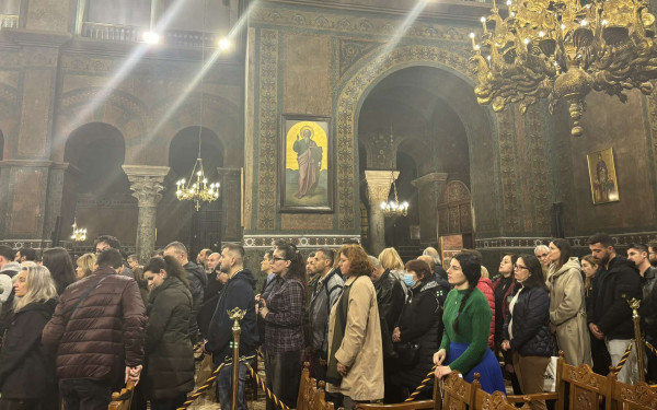 Θεσσαλονίκη: Ουρές και πλήθος κόσμου για το ύστατο χαίρε στον μακαριστό Άνθιμο (βίντεο)