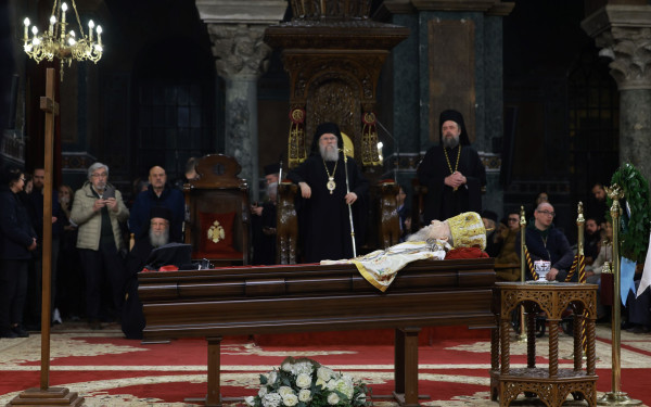 Θεσσαλονίκη: Σήμερα η κηδεία του Μακαριστού  Άνθιμου - Συγκίνηση στους τελευταίους χαιρετισμούς ενώπιον του σκηνώματος