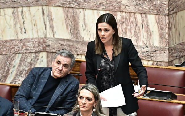 Πρόταση δυσπιστίας- Έφη Αχτσιόγλου: «Η κυβέρνηση αποφάσισε και ενέκρινε τα χρήματα για την πληρωμή της αλλοίωσης του χώρου του εγκλήματος»