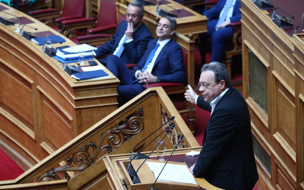 «Υπάρχει διέξοδος», λέει ο ΣΥΡΙΖΑ, και προετοιμάζεται για σφυροκόπημα διαρκείας