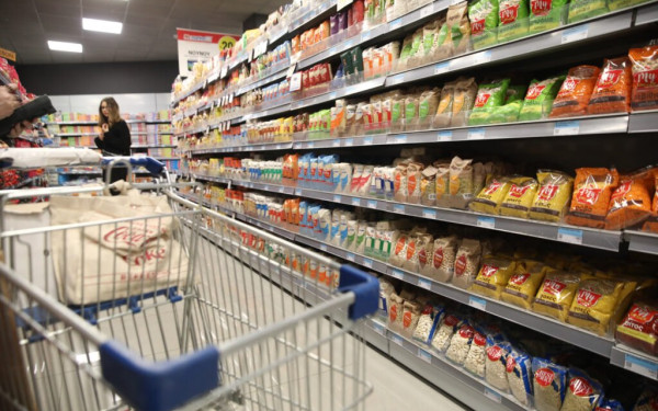 Στο 1,06% ο πληθωρισμός στα σουπερμάρκετ αλλά πετάει η ακρίβεια σε σοκολάτα, κρέατα