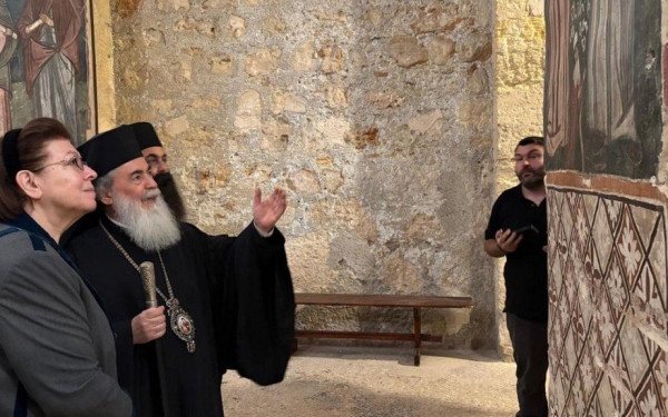 Λίνα Μενδώνη: Συνάντηση με τον Πατριάρχη Ιεροσολύμων για τη διαφύλαξη της πολιτιστικής και θρησκευτικής κληρονομιάς των Αγίων Τόπων