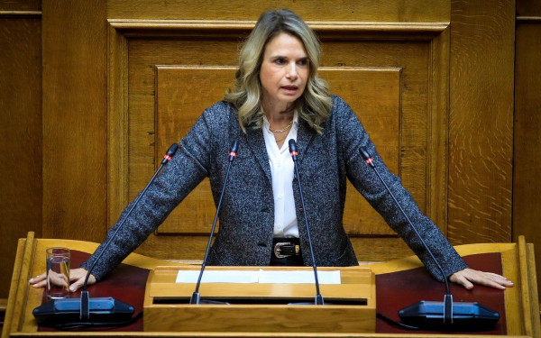 Βουλή - Μ. Αποστολάκη: Kανόνες στο τραπεζικό σύστημα - Επιστροφή κοινωνικού μερίσματος στους πολίτες