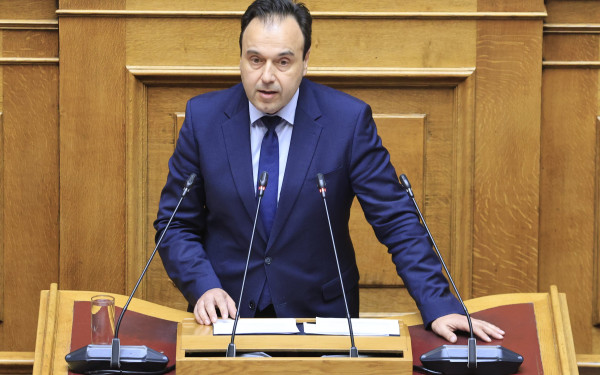 Βουλή: Δεν υπάρχουν νόμοι «α λα καρτ» τόνισε ο Δ. Παπαστεργίου για τον προσωπικό αριθμό στις ταυτότητες