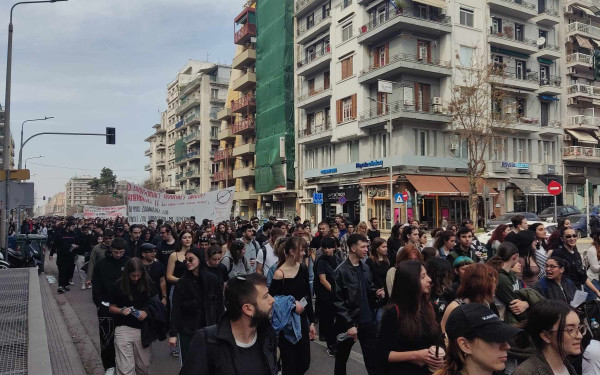Θεσσαλονίκη: «Το έγκλημα στα Τέμπη να μην συγκαλυφθεί» - Ολοκληρώθηκε η πορεία διαμαρτυρίας φοιτητών