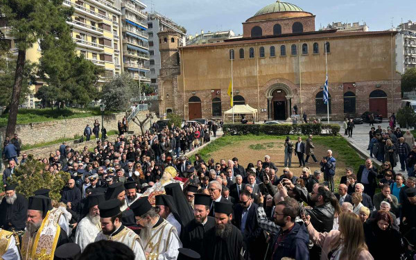 Live το «ύστατο χαίρε» στον μακαριστό Μητροπολίτη πρώην Θεσσαλονίκης κυρό Άνθιμο - Ολοκληρώθηκε η εξόδιος ακολουθία