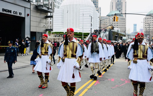 ΗΠΑ: Σε κλίμα εθνικής υπερηφάνειας η ομογένεια στη Νέα Υόρκη υποδέχθηκε τους Εύζωνες