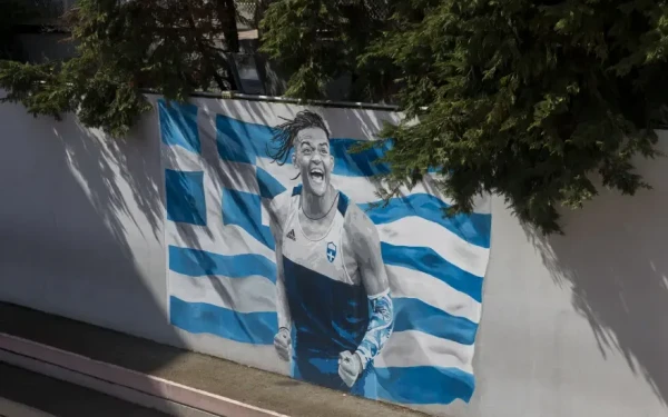 Θεσσαλονίκη: Ο Εμμανουήλ Καραλής έγινε γκράφιτι σε σχολείο - Πώς αντέδρασε ο Ολυμπιονίκης