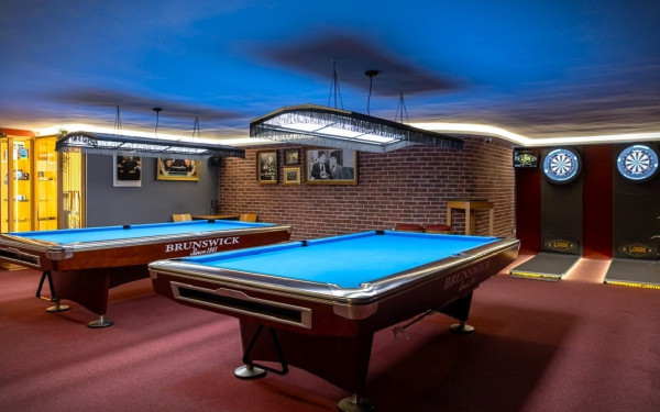 Login Billiards Club: Ένα ιστορικό στέκι διασκέδασης στην καρδιά της Θεσσαλονίκης