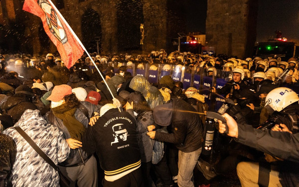 Τουρκία: Δικαστής διέταξε την προφυλάκιση ενός φωτορεπόρτερ του AFP