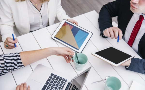 Τεχνητή Νοημοσύνη: Μόνο 1 στις 2 μικρομεσαίες επιχειρήσεις επενδύει - Παραμένει το χάσμα υλοποίησης