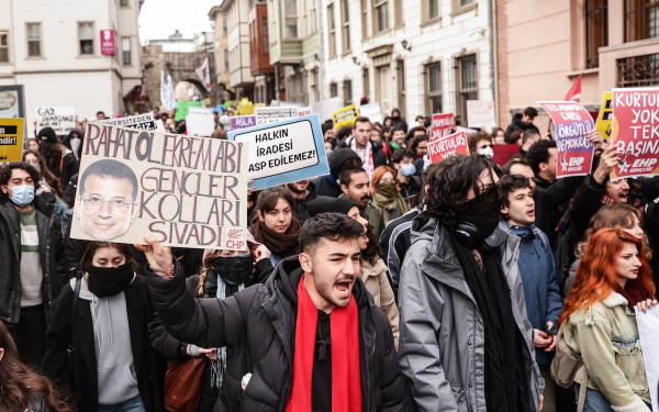 Τουρκία: Η δικαιοσύνη διέταξε την αποφυλάκιση επιπλέον 93 νέων που είχαν συλληφθεί σε διαδηλώσεις υπέρ του Ιμάμογλου