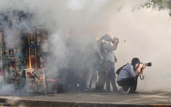 Τουρκία: Συνελήφθησαν εννιά δημοσιογράφοι μετά τις διαδηλώσεις για τον Ιμάμογλου