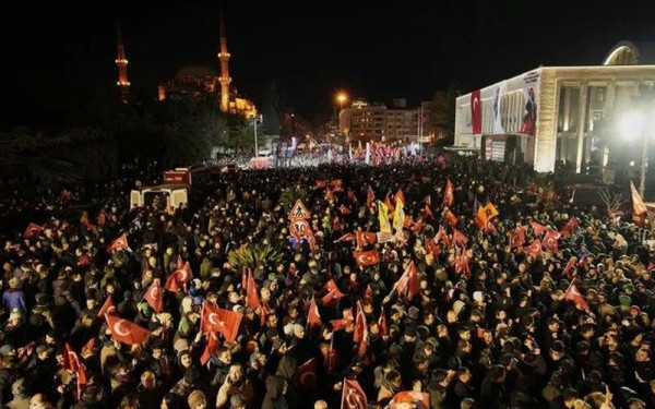 Καζάνι που βράζει η Τουρκία μετά τη σύλληψη Ιμάμογλου - Κατασχέθηκε η κατασκευαστική εταιρεία του δημάρχου (βίντεο)