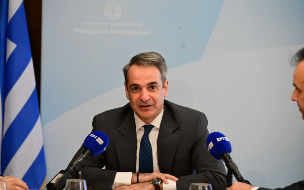 Μητσοτάκης στο ΥΠΕΣ: Ερωτηματολόγια σε 4 εκατομμύρια πολίτες για να αξιολογήσουν τις υπηρεσίες του Δημοσίου