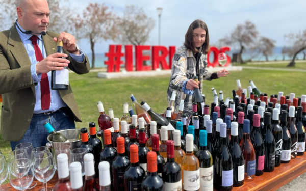 Χαλκιδική: Ο δήμος Αριστοτέλη έφτιαξε διαδρομή με στάσεις στα οινοποιεία της περιοχής