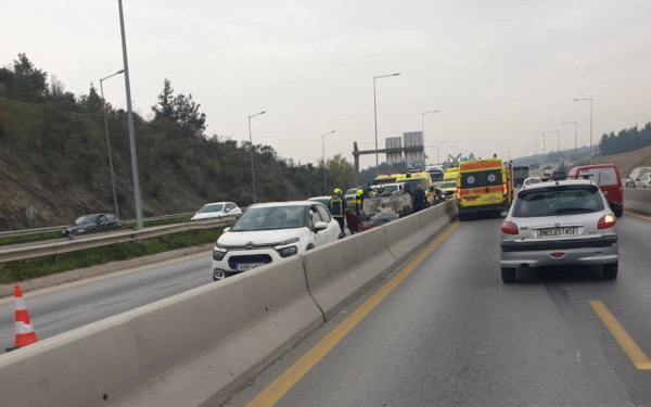 Θεσσαλονίκη: Δύο τροχαία στον Περιφερειακό - Κυκλοφοριακό «κομφούζιο»