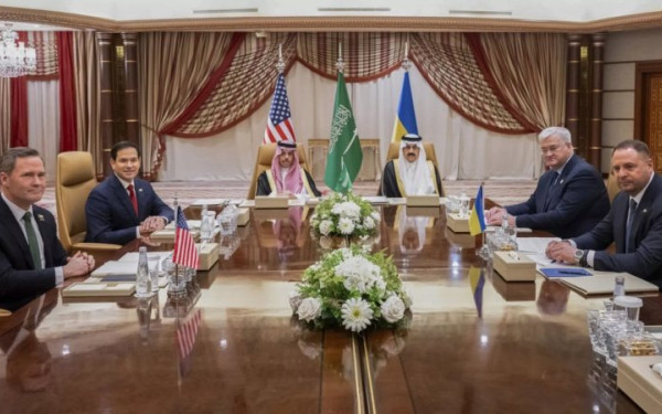 Ουκρανία: Νέες συνομιλίες στο Λονδίνο για κατάπαυση του πυρός - «Θέλει μελέτη η πρόταση Ζελένσκι» λέει ο Πούτιν