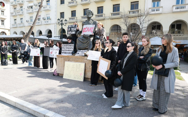 Θεσσαλονίκη: Τίμησαν τη μνήμη των 59 θυμάτων και ζήτησαν Δικαιοσύνη για τη φονική πυρκαγιά στο Κότσανι
