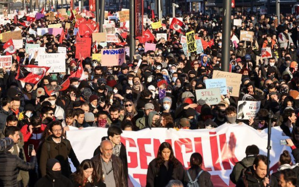 Τουρκία: Οι αρχές εντείνουν την καταστολή για να καταπνίξουν το κύμα διαμαρτυρίας - Εκατοντάδες συλλήψεις