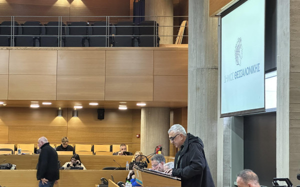 Δήμος Θεσσαλονίκης: «Πέρασε» ομόφωνα ψήφισμα για επαναφορά 13ου και 14ου μισθού στον δημόσιο τομέα