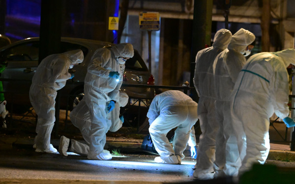 Έκρηξη στα γραφεία της Hellenic Train: To χρονικό και η φωτογραφία με το σακίδιο που περιείχε τη βόμβα