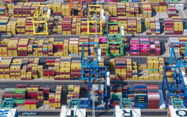 Κίνα: Ξεκινούν τα αντίποινα - Σε ισχύ οι τελωνειακοί δασμοί 84% σε προϊόντα των ΗΠΑ