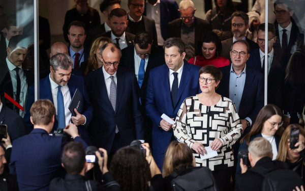 Γερμανία: Αυστηροποίηση στο μεταναστευτικό, φοροελαφρύνσεις και περιορισμοί στα κοινωνικά επιδόματα στην προγραμματική συμφωνία CDU - SPD