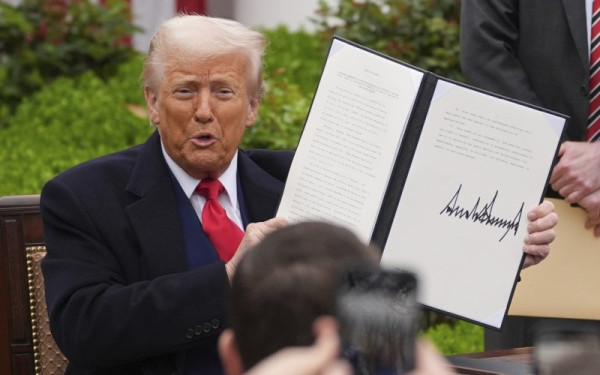 Δασμοί Τραμπ: «Καμπανάκι» JP Morgan για «μακροοικονομικό σοκ» - Φόβοι για εκτίναξη πληθωρισμού και παγκόσμια ύφεση