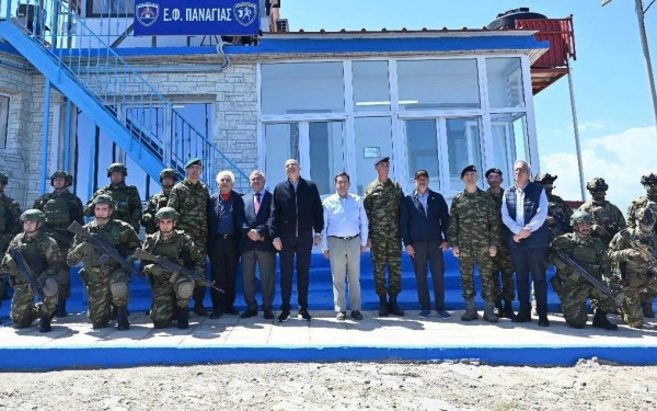 Στο επιτηρητικό φυλάκιο της Παναγιάς Οινουσσών ο Δένδιας - «Βαθιά ευγνωμοσύνη στις γυναίκες και τους άντρες των Ενόπλων Δυνάμεων»