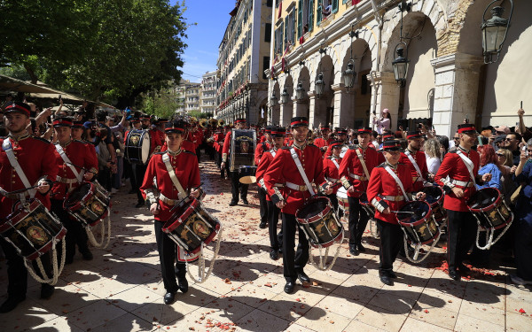 Από άκρη σε άκρη της χώρας τα Πασχαλινά έθιμα!