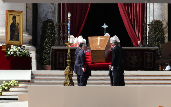 Βατικανό: Πέρασε στην ιστορία ο Πάπας Φραγκίσκος - Ολοκληρώθηκε η ταφή (Δείτε βίντεο)