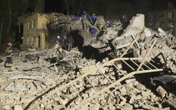 Η Ρωσία χτύπησε το Κίεβο με πυραύλους και drones - 9 νεκροί και πάνω από 70 τραυματίες (βίντεο)