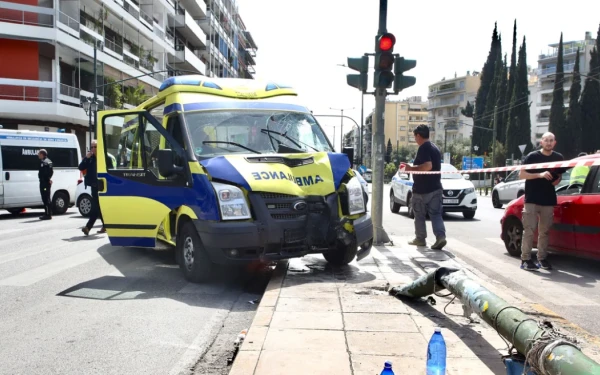 Αθήνα: Στην ΜΕΘ του «Ευαγγελισμού» εισάγονται οι δύο από τους τρεις τραυματίες του τροχαίου με ασθενοφόρο