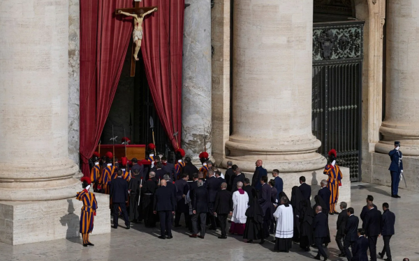 Κηδεία Πάπα Φραγκίσκου: Με πομπή μέσα από τη Ρώμη το τελευταίο αντίο - 150 αρχηγοί κρατών και 10 βασιλείς παρόντες