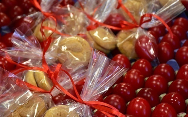 Φως, λαμπάδες και παράδοση: Τα πασχαλινά έθιμα της Ελλάδας