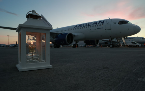 Η AEGEAN και η Olympic Air μετέφεραν το Άγιο Φως στην ελληνική επικράτεια