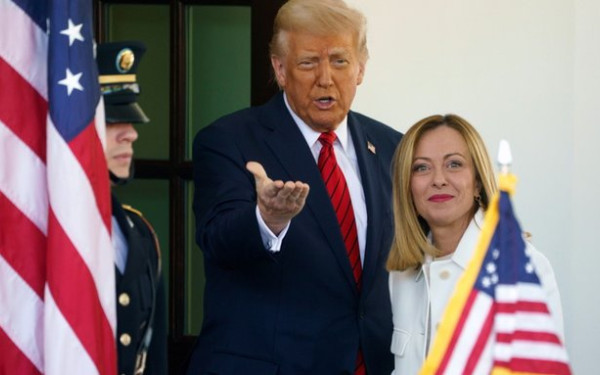 Τραμπ: "Η Μελόνι θέλει να ξαναγίνουμε φίλοι για να ανεβει στα γκάλοπ. Όχι, ευχαριστώ"