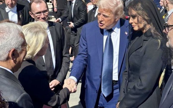 Τραμπ και φον ντερ Λάιεν συμφώνησαν να συναντηθούν εν μέσω εμπορικών εντάσεων