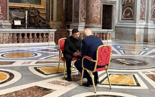 Ο Ζελένσκι αποκάλυψε τι είπε με τον Τραμπ στο Βατικανό - Τι σηματοδοτεί η στροφή στις σχέσεις τους