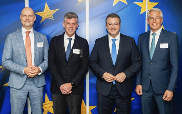 Συναντήσεις Απ. Τζιτζικώστα με τους επικεφαλής των ευρωπαϊκών αεροδρομίων, της Airbus, της Boeing και της Fraport