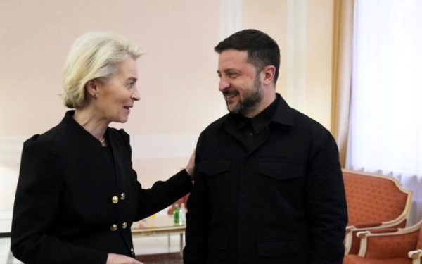 Ούρσουλα φον ντερ Λάιεν σε Ζελένσκι: Μπορείτε να υπολογίζετε στην υποστήριξή μας για δίκαιη και μόνιμη ειρήνη (βίντεο)