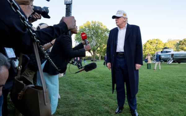 Ουκρανία: Ο Τραμπ απαιτεί ο Πούτιν να «παύσει πυρ» - Ο Ζελένσκι έτοιμος να παραδώσει την Κριμαία - «Καθίστε στο τραπέζι κι υπογράψτε τη συμφωνία» (βίντεο)