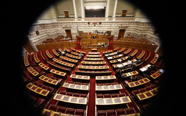 Βουλή: Ψηφίστηκε επί της Αρχής το σχέδιο νόμου του Υπουργείου Δικαιοσύνης και η τροπολογία για το ΝΟΚ