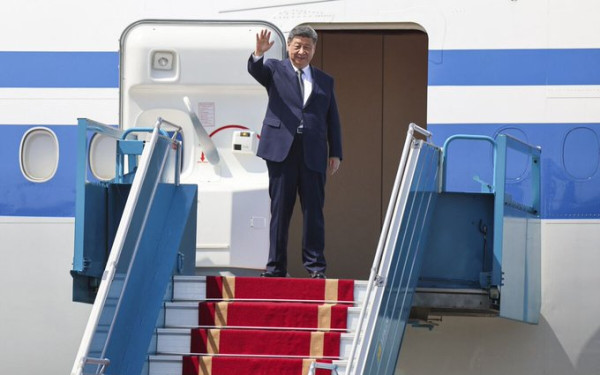 Κίνα: Ο πρόεδρος Σι Τζινπίνγκ φτάνει στην Καμπότζη με στόχο τη σύσφιγξη των σχέσεων απέναντι στον Τραμπ