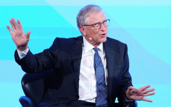 Μπιλ Γκέιτς: Θα προσφέρει 200 δισ. δολάρια έως το 2045 και κατηγορεί τον Ίλον Μασκ ότι βλάπτει τους φτωχούς