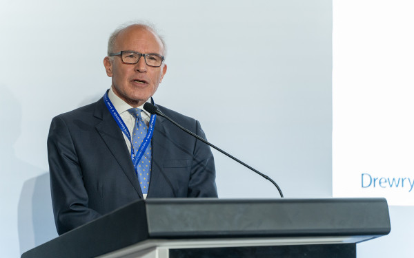 Εκτιμήσεις του βρετανικού οίκου Drewry: Πώς θα επηρεάσουν οι αμερικανικοί δασμοί το παγκόσμιο εμπόριο και τη διακίνηση εμπορευματοκιβωτίων στην Ευρώπη