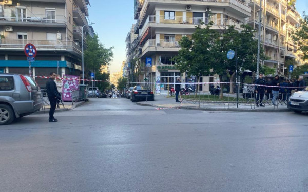 Έκρηξη στη Θεσσαλονίκη: Ψάχνουν να βρουν τον ενοικιαστή του Airbnb και τον κατασκευαστή της βόμβας - Έφοδοι σε σπίτια από της ΕΛΑΣ (βίντεο)