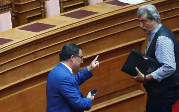 Νέο επεισόδιο Πολάκη - Άδωνι στη Βουλή με... γαλλικά: «Είσαι το ρεζίλι της Κρήτης», «άσε τις παπ@@ες»